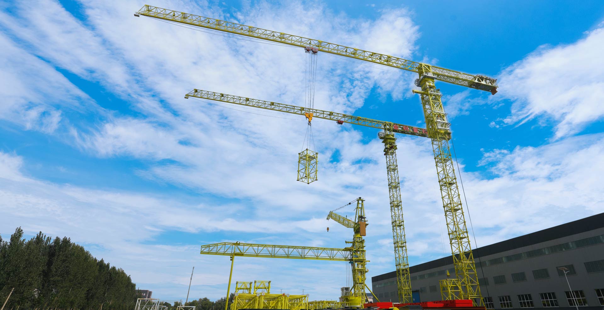 Flat-Top Tower Crane with a horizontal jib and a counterweight