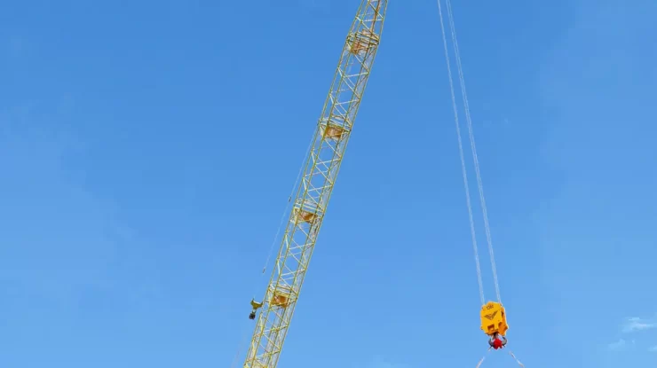 Assembly and Debugging of the First Independently Developed JLD1700 Wind Power Boom Tower Crane