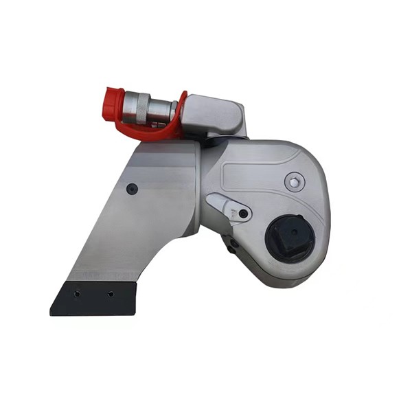 hydraulic torque wrench for applying controlled force, uses hydraulic power